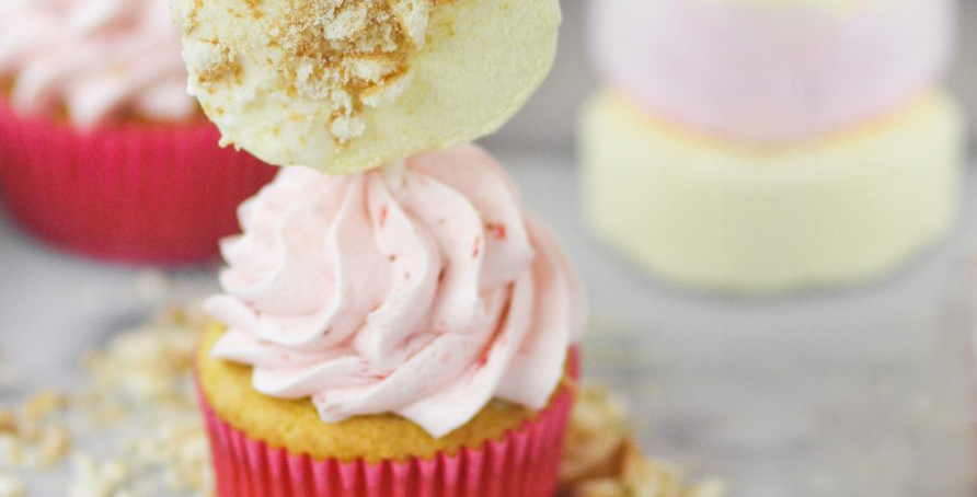 strawberry banana pudding cupcakes